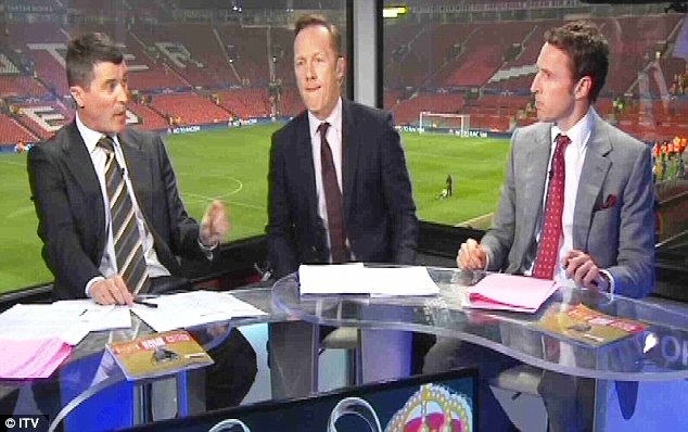 Roy Keane Dikecam Pendukung MU karena Bela Wasit